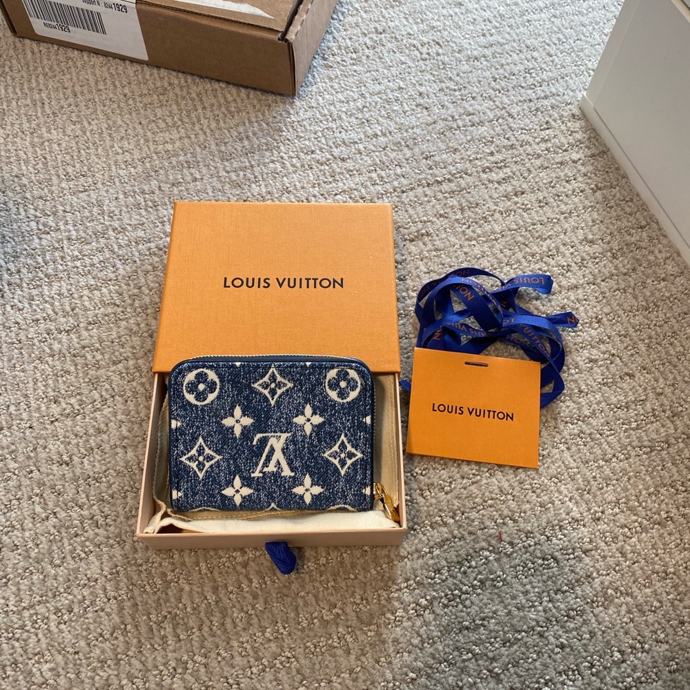 💯 Authentic Louis Vuitton Denim Zippy Coin Purse